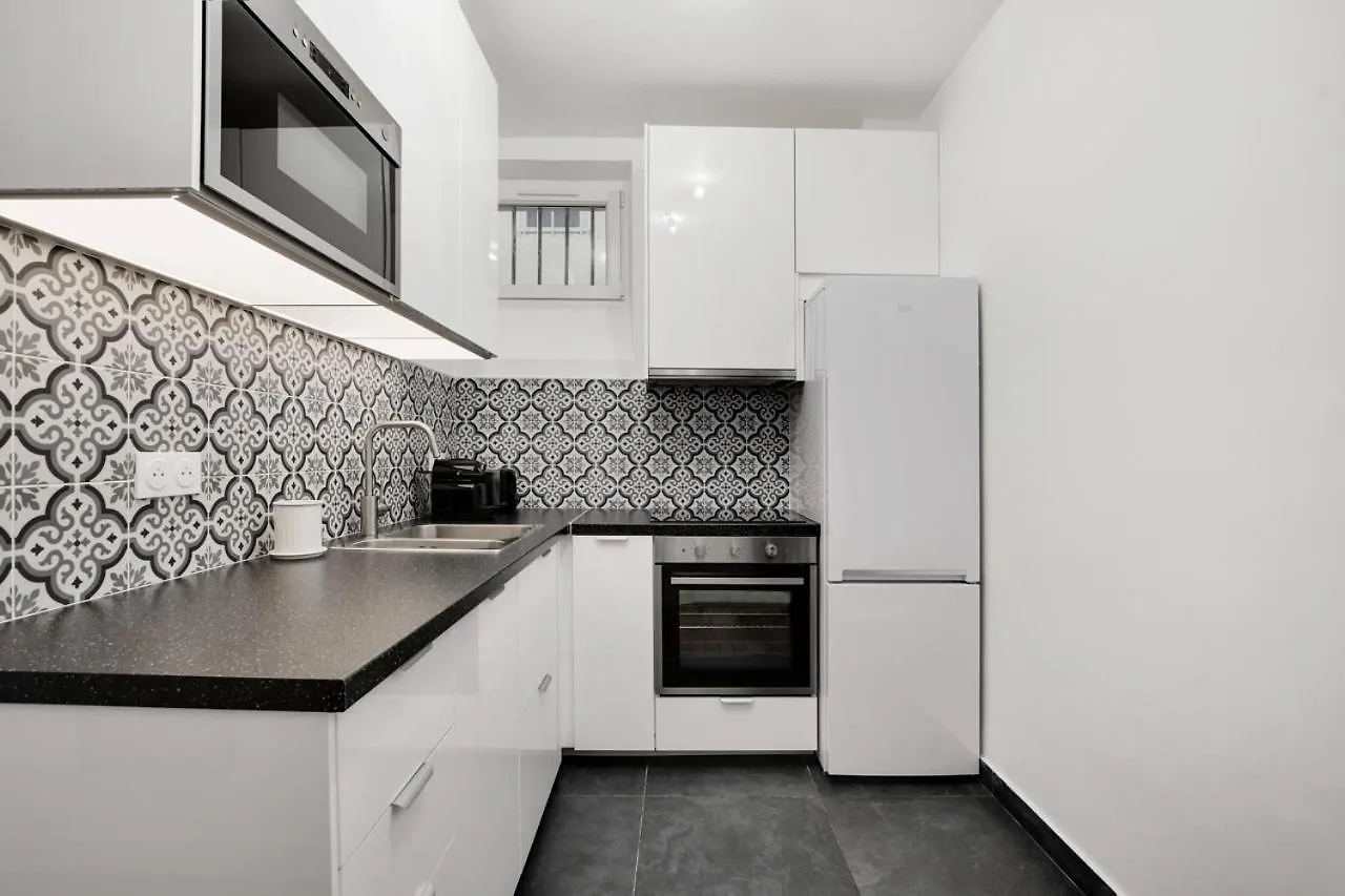 Apartment Spacieux -1bdr/4p -le Bas Montmartre Paris